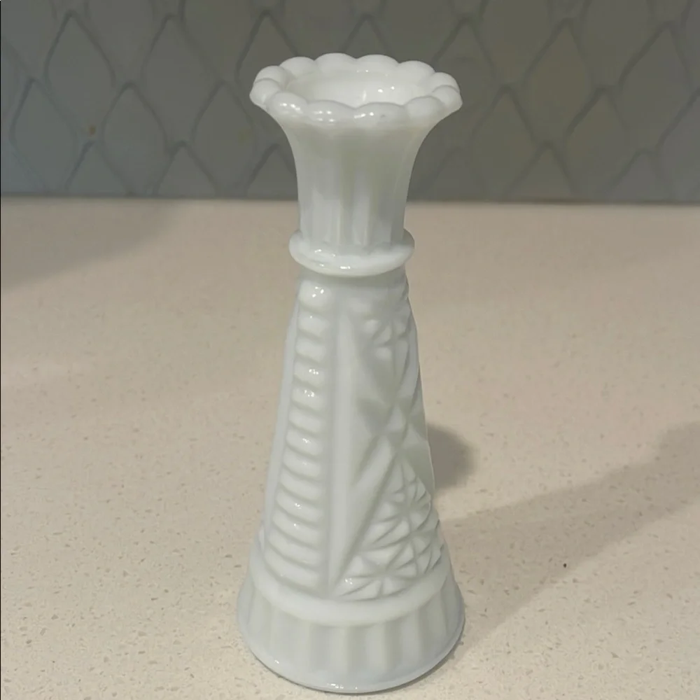 White Vase with Scalloped Rim and Intricate Pattern